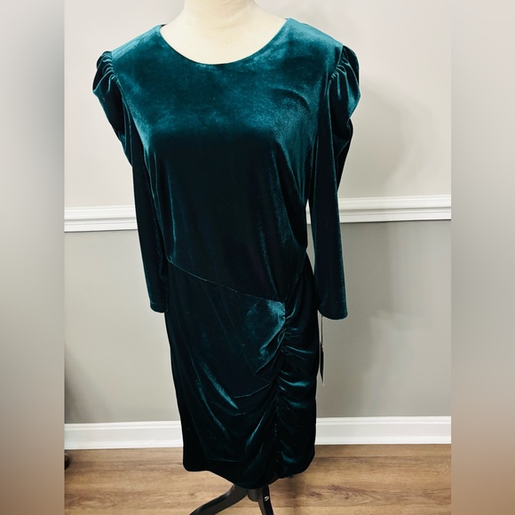 Vince Camuto Dresses & Skirts - Vince Camuto Velvet Long Sleeve Dress NWT